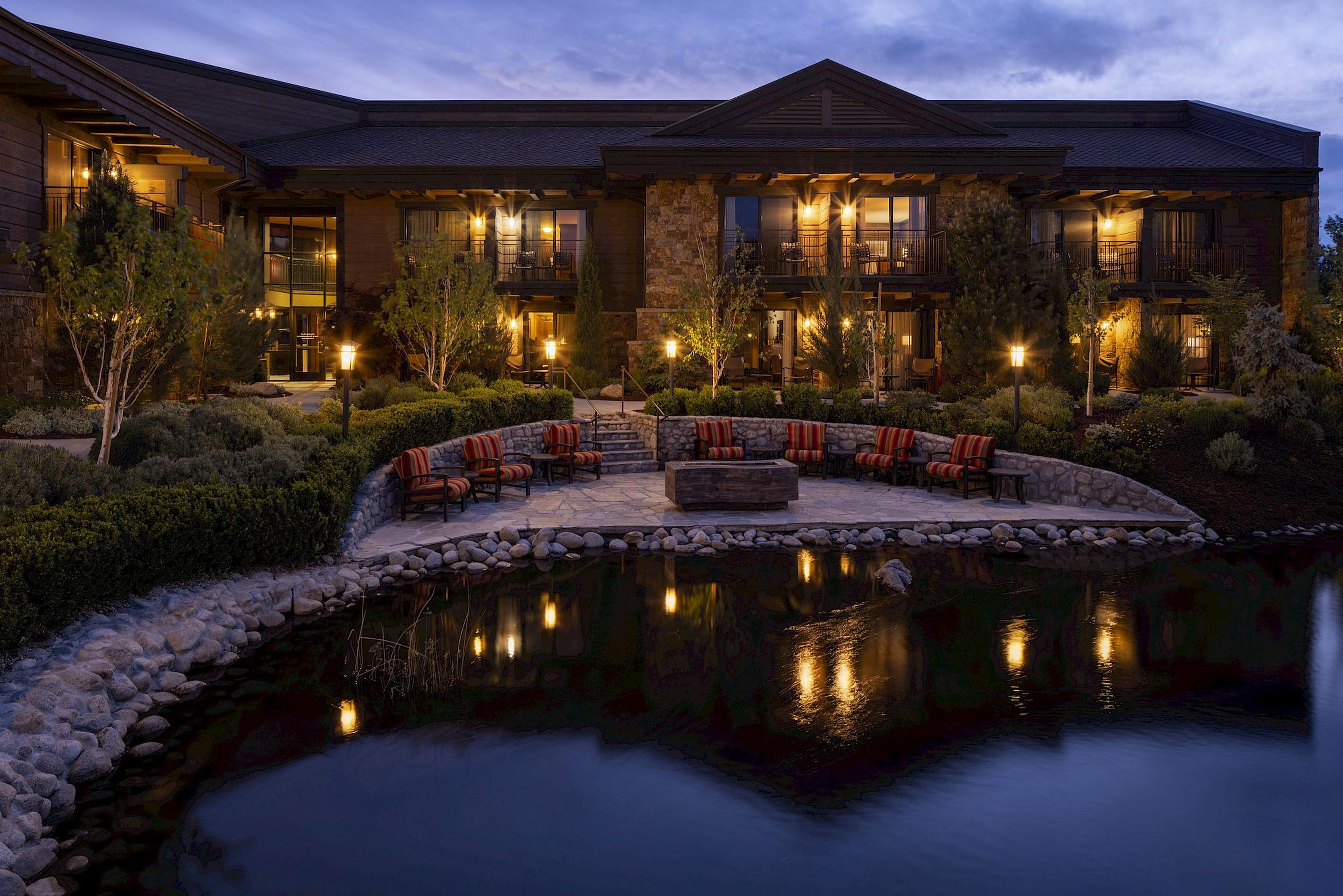 Wayfinder Bishop Hotel Exterior foto